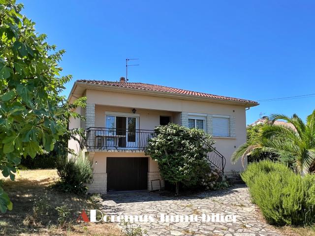 QUINSAC CHARMANTE MAISON SUR PLUS DE 2000M2