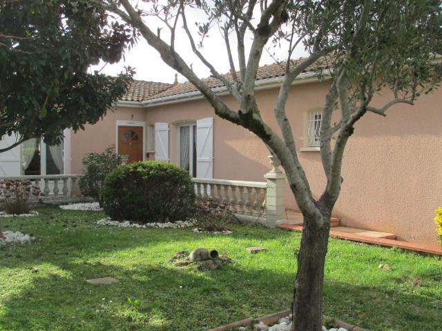 Quint Fonsegrives: Villa plain pied T4/5 salon/séjour, 117m² hab, véranda et garage, sur terrain arboré