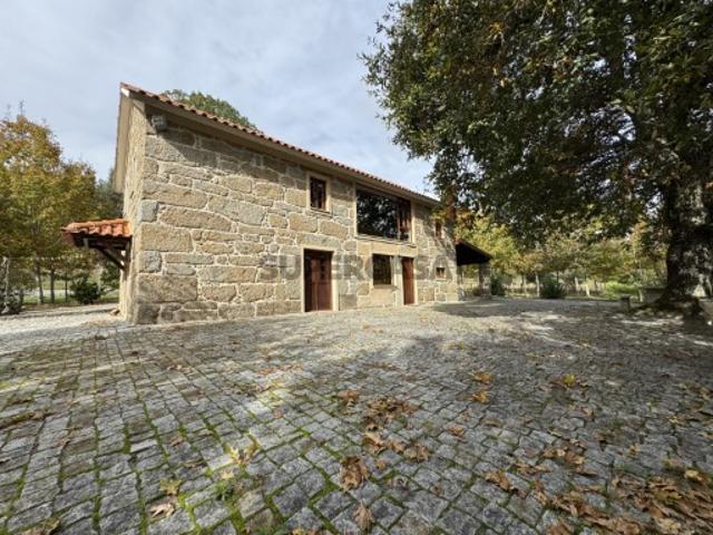 Quinta +/ 12 Ha, c/moradia granito Tondela
