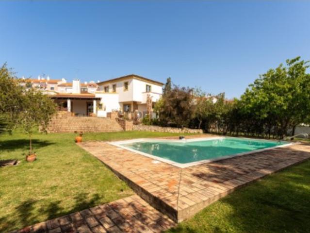 Quinta 3672 m2, Loures