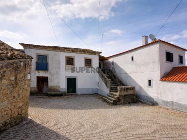 Quinta com Moradia e Grande Terreno à Venda em Alverca da Beira