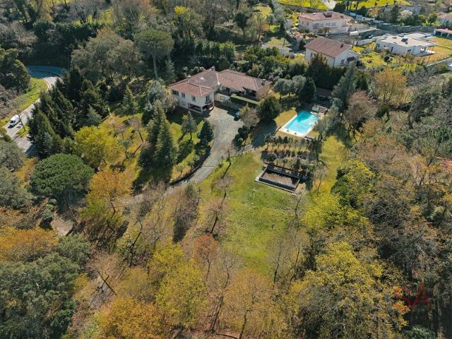 Quinta com moradia e piscina, com área total de 13.655m2 localizada na Encosta do Bom Jesus em Braga