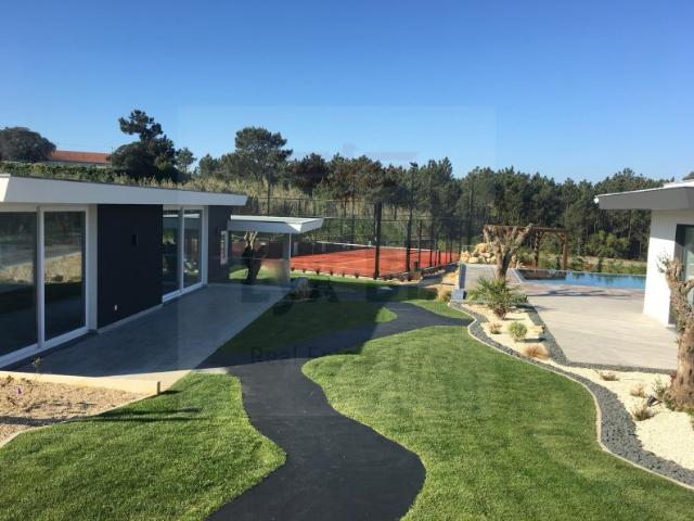 Quinta com Moradia Individual de Luxo, T4, áreas de lazer e cómodos