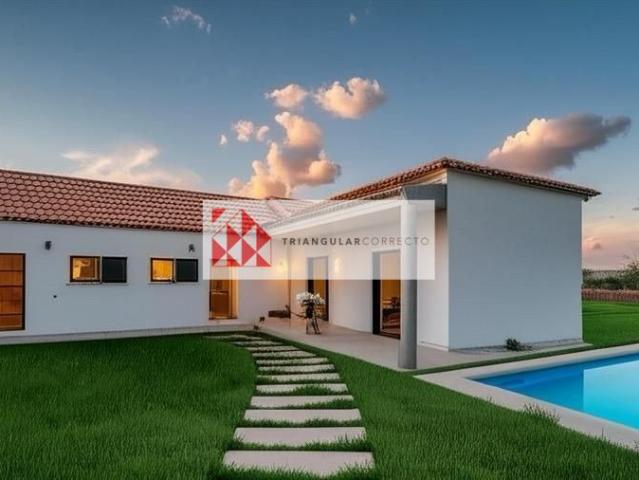 Quinta com Moradia T3 inacabada e Tellheiro no Pinhal Novo