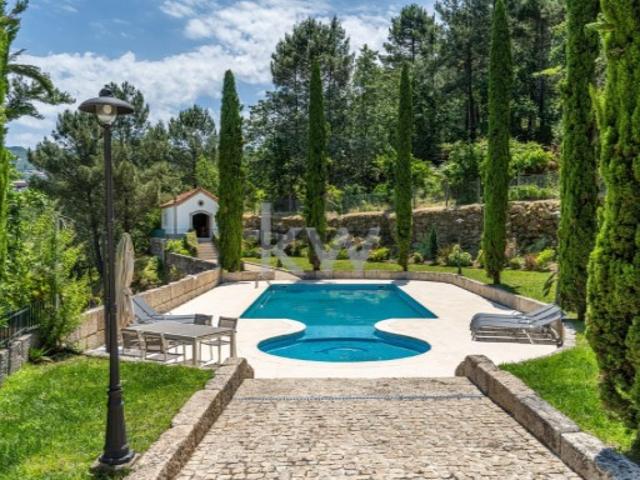 Quinta com amplo jardim, vinha, piscina, capela e vistas fabulosas, em Soalhães, Marco de Canaveses