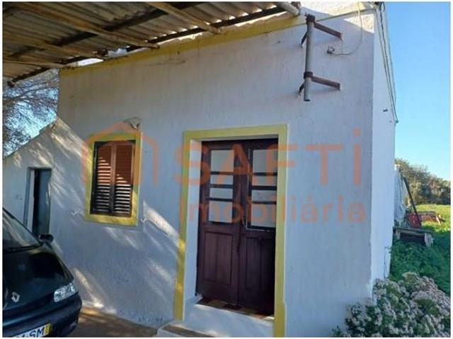 Quinta com Amplo Terreno Agrícola e Projeto de Construção 25m² Faro Sé e São Pedro
