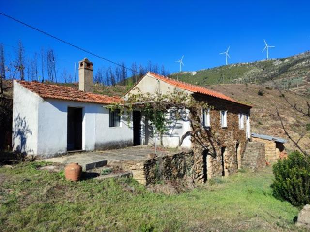 Quinta com casa de habitação e anexos Serra do Moradal