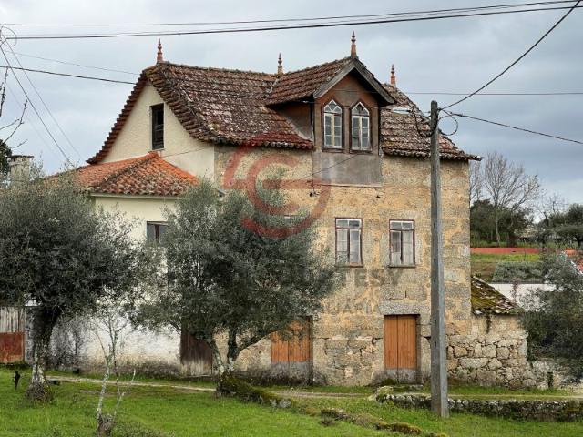 QUINTA com CASA DE PEDRA GRANITO EM BOM ESTADO DE 3 PISOS PARA RECUPERAR E TERRENO DE AGRICULTURA 3980 mts