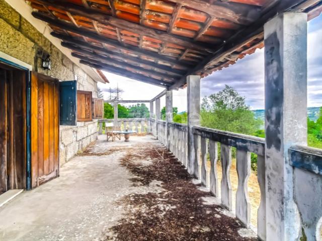 Quinta com Casa em Pedra T3 Vila Flor Valtorno e Mourão