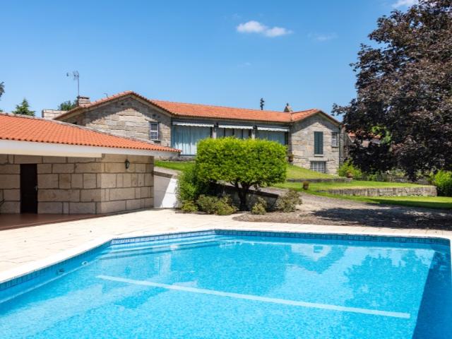 Quinta com jardim e piscina no Marco de Canaveses