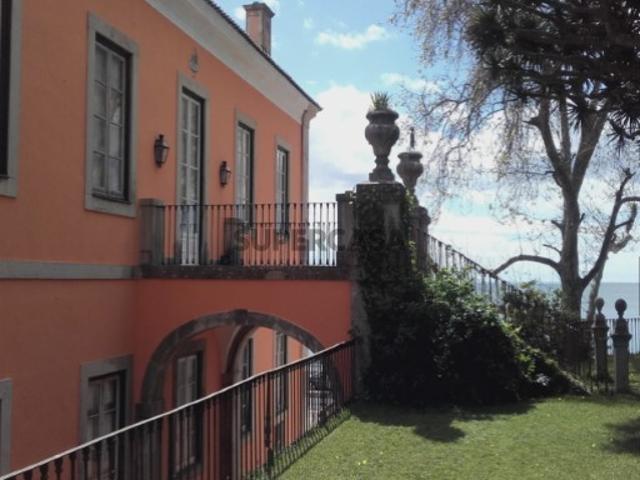 Quinta com Palácio, Torre de Relógio e diversas construções acessórias | Paço d’Arcos, em Oeiras