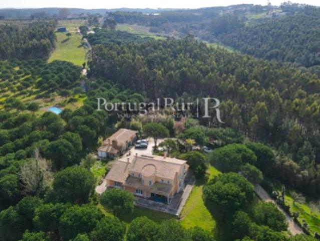 Quinta com 16 ha e moradia a 15 min. das praias