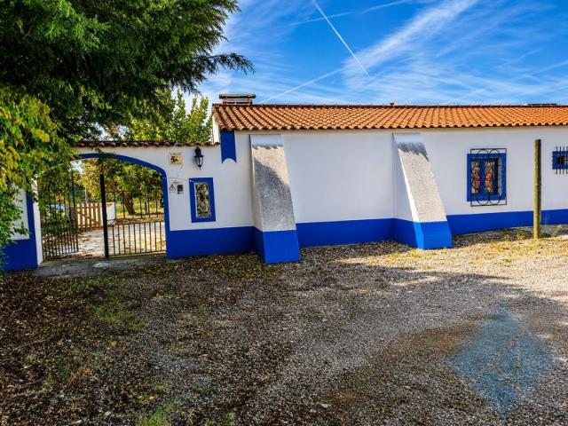 Quinta com 16,6 Hectares no Alentejo com Edificações e Potencial Único