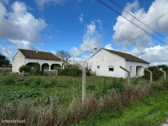 Quinta com 2 moradias + armazm em Sarilhos Grandes, Montijo