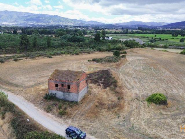 Quinta com 46.000 m² ? Água abundante, localização privilegiada e enorme potencial! | 26074039117