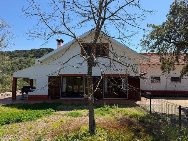 Quinta com 42.500 m² em Palmela e vista sobre a serra 140m² Poceirão