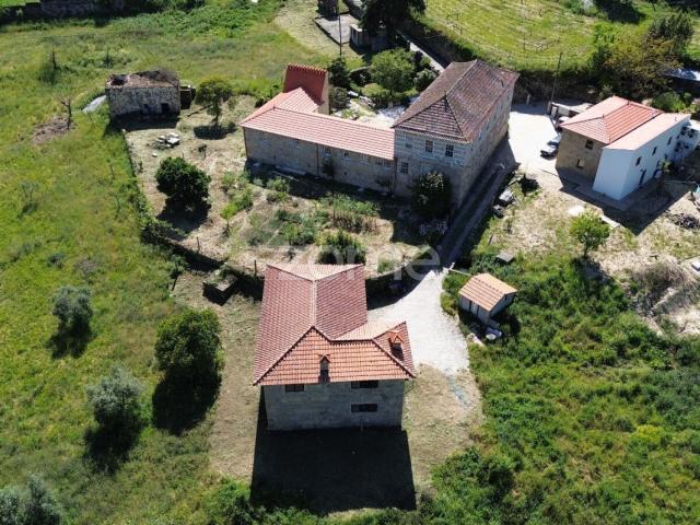 Quinta com 4 casas em Marco de Canaveses