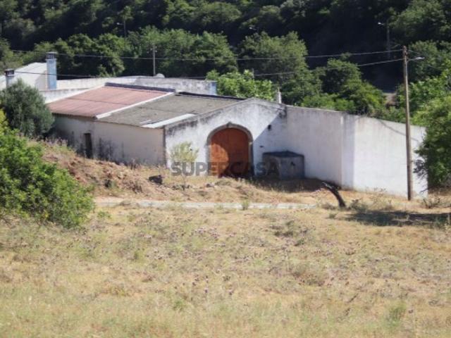 Quinta com 50.000 m2 em Estoi