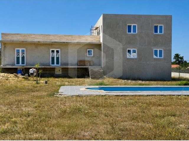 Quinta com 5.100 m² em Fernão Ferro, Seixal, com piscina, furo de água e excelentes acessos