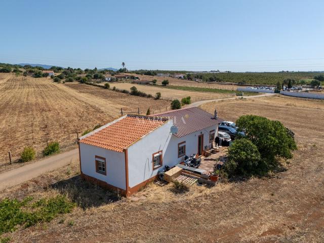 Quinta Com 6.200 M² E Moradia Remodelada A Apenas 10 Minutos. 81m² Lagos
