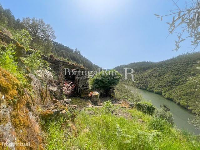 Quinta com 9.500m2 junto ao Rio Zzere