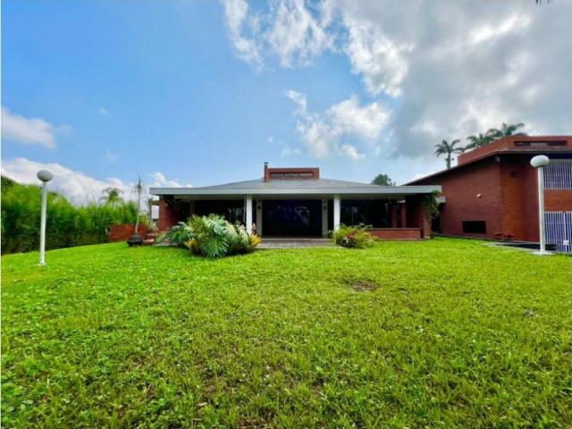 Vendo Quinta Cerro Verde con arquitectura