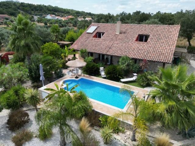 Quinta cuidadosamente recuperada, com total privacidade, piscina e jardim consolidado, perto de Tomar