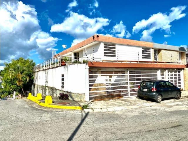 QUINTA A REMODELAR LOS POMELOS 350M2 5 HAB, 4 BAÑOS Y 4 P/E