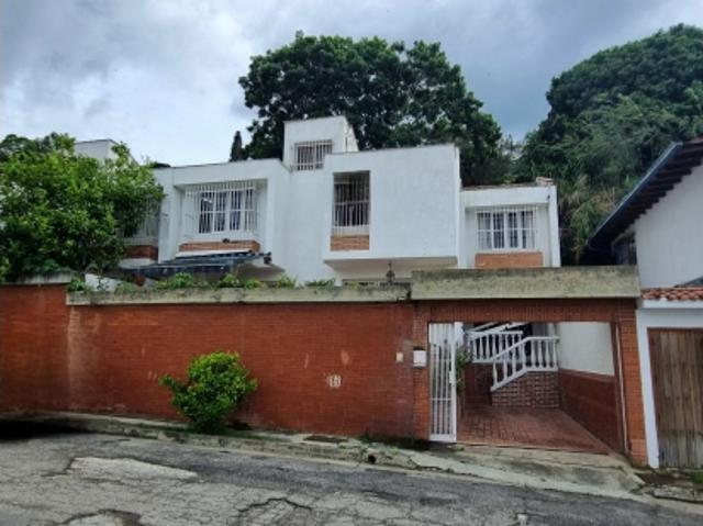 Quinta Bifamiliar en Alto Prado