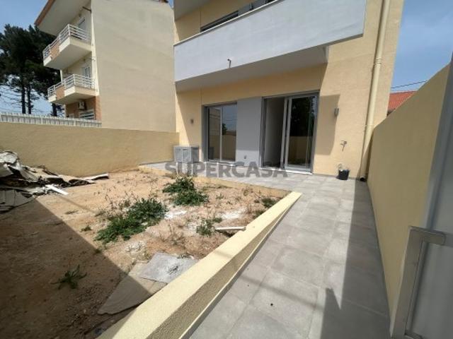 Quinta do Conde Apartamento T1 Novo com Logradouro Excelente Localização