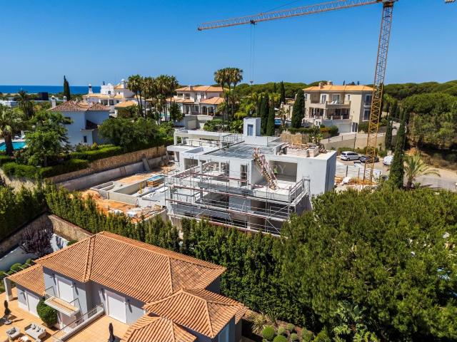 Quinta do Lago – Moradia de luxo de 4+1 quartos, com vista Lago e spa no rooftop
