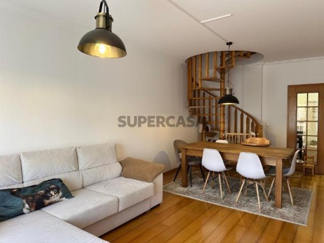 Quinta da Cutileira Apartamento T3+1 Duplex com Estacionamento em Caldas da Rainha