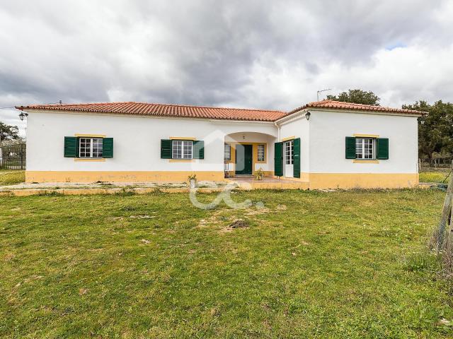 Quinta de 0,7 ha com Moradia T4 e Anexos | Azaruja, Évora, Évora, Azaruja