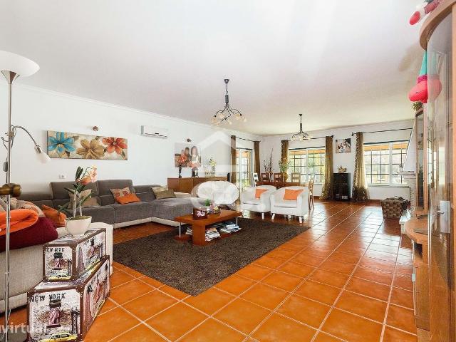 Quinta de 11750 m2 com moradia T6 e Piscina | vora