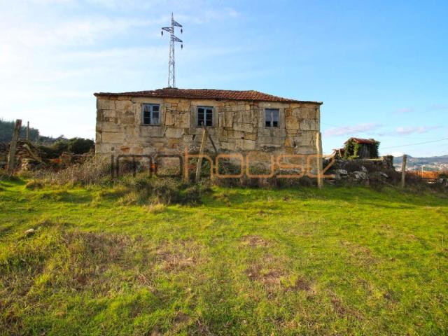 Quinta de 2ha com várias edificações Terreno Plano