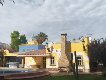 Quinta de 9,500 m² con casa, cabaña, alberca, lago y áreas recreativas