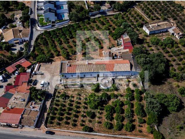 Quinta de Charme Algarvia com Arquitetura Autêntica e Elevado Potencial