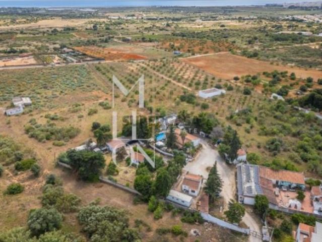 Quinta de Investimento com Elevado Potencial | 10 Habitações Arrendadas | Pêra Algarve