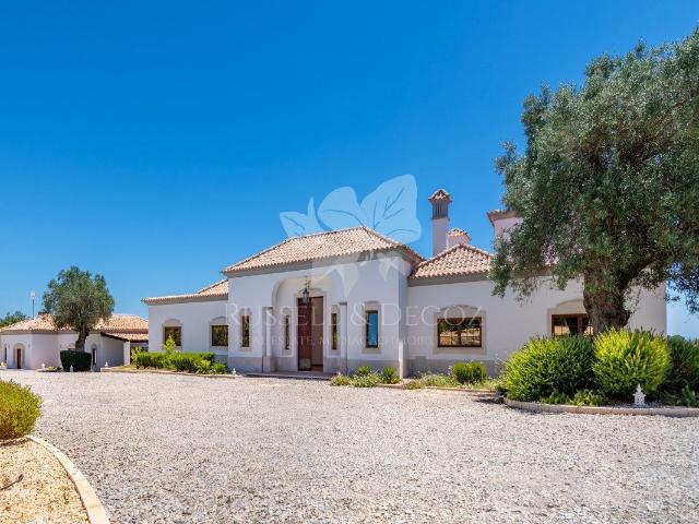 Quinta de Luxo com Duas Moradias Independentes, Duas Piscinas e Vista Mar à Venda em Moncarapacho, Algarve, Olhão, Moncarapacho