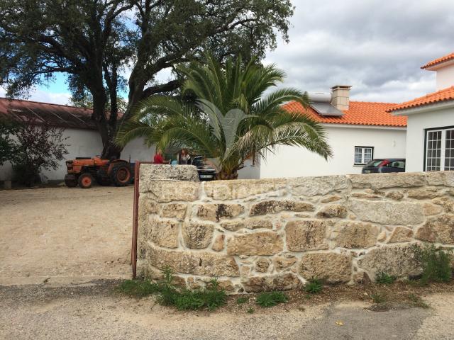 Quinta em Monção com moradias independentes, vinha de Alvarinho e adega BRBEITA