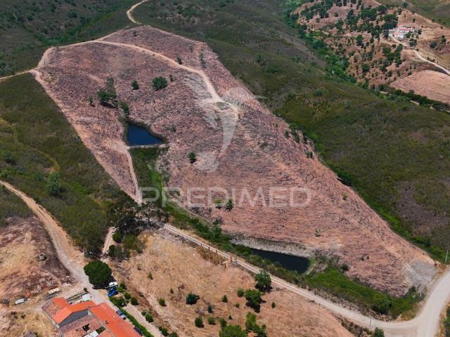 Quinta em Ruina com 2 barragens em Santana da Serra, concelho Ourique