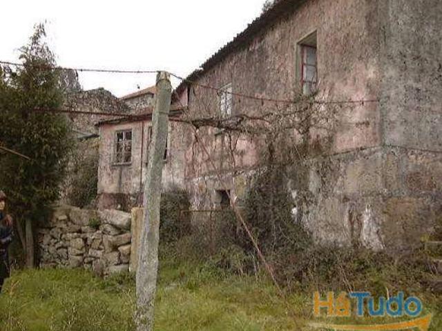 Quinta em ruinas para reconstrução em Paredes de Coura. | 26082234169