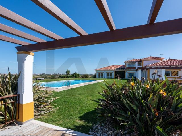 Quinta Exclusiva com Vista Panorâmica, Piscina e Jardim em S. 365m² Romeira e Várzea
