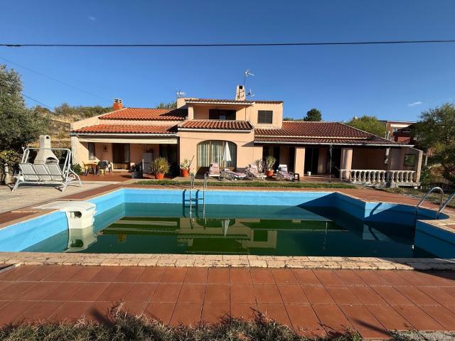 Quinta exclusiva com moradia, piscina, jardim e Restaurante Totalmente Equipado