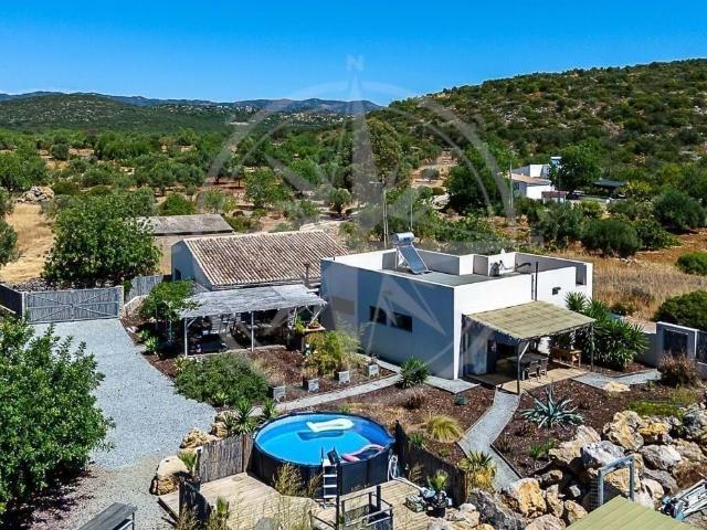 Quinta exclusiva e moderna em terreno amplo, a poucos minuto. 160m² Moncarapacho e Fuseta