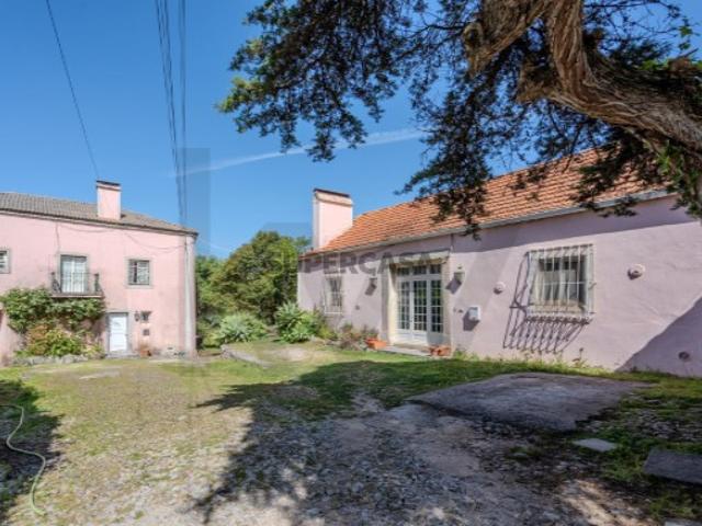 Quinta histórica com 2 moradias independentes área de 660m2 lote de 8.982m2