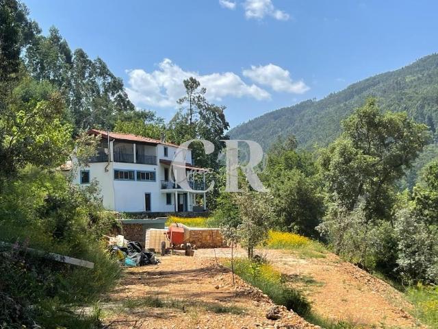 Quinta Isolada com Celeiro Convertido e Ruínas para Renovação perto de Góis