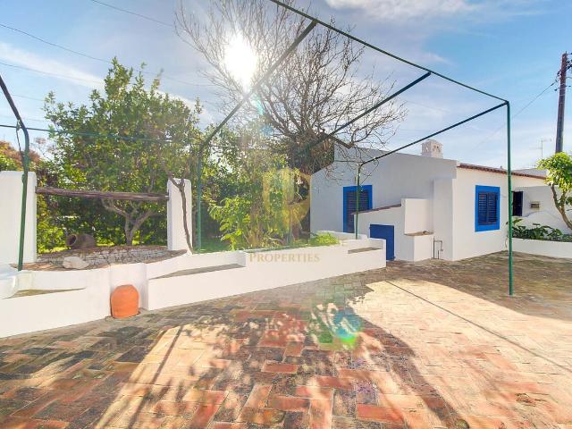 Quinta junto a núcleo urbano, com a possibilidade de construção de 7 moradias com piscina