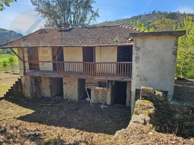 Quinta junto ao rio e área de lazer de Santa Senhorinha de Basto, Cabeceiras de Basto