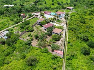 QUINTA OASIS: Se Vende Edificio con Unidades Múltiples Cerca del Mar en Puerto Lopez